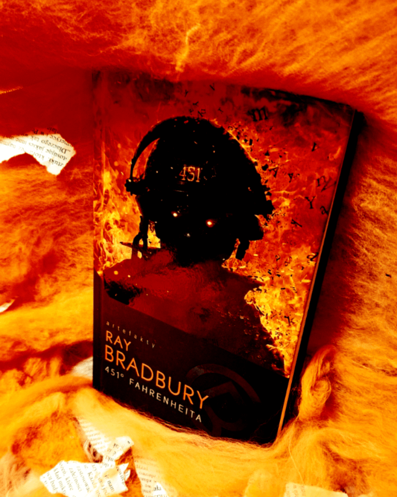 Ray Bradbury "451 stopni Fahrenheita" recenzja książki, klasyka literatury
